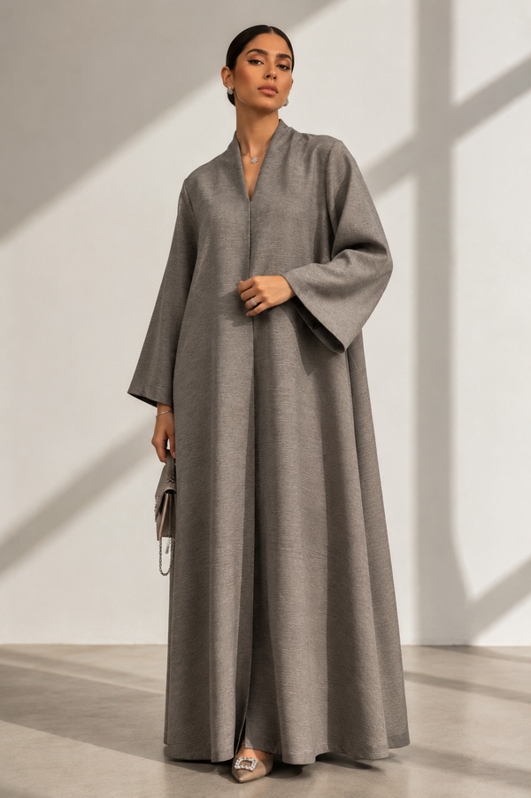 La Reine in Grey