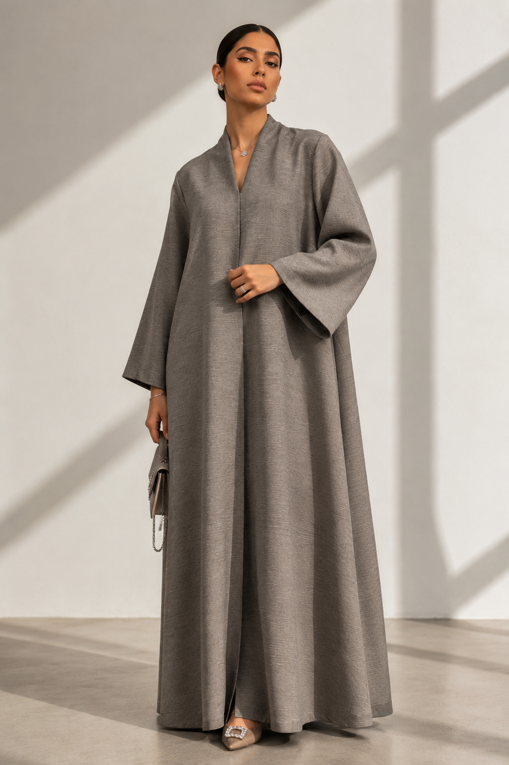La Reine in Grey