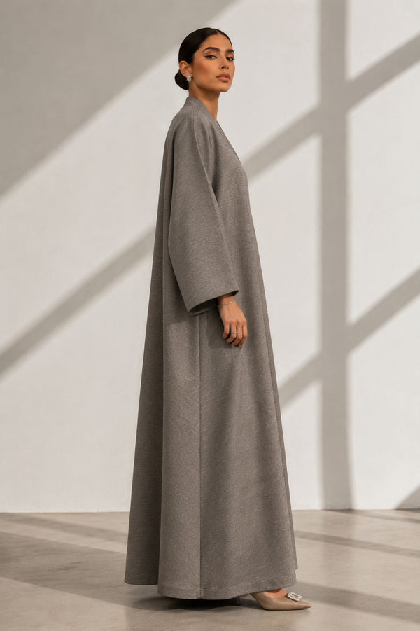 La Reine in Grey