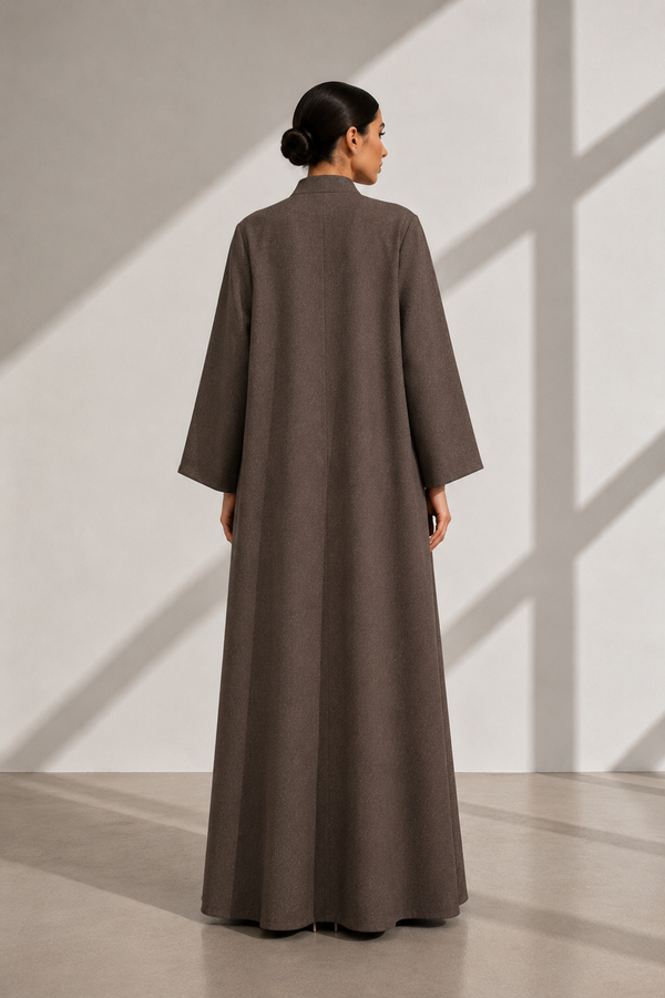 La Reine In Brown
